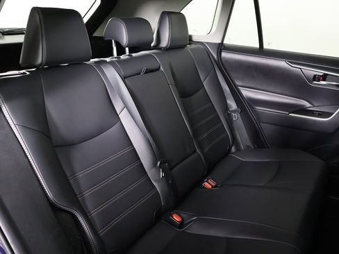 Used 2021 Toyota RAV4 XLE Premium image 31