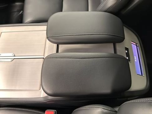 Used 2025 Lincoln Navigator Reserve AWD/4WD image 18