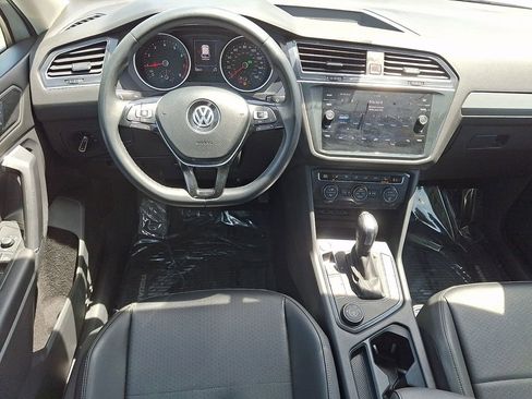 Used 2020 Volkswagen Tiguan SE w/ Panoramic Sunroof Package AWD/4WD image 12