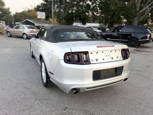 Used 2014 Ford Mustang Convertible RWD image 7