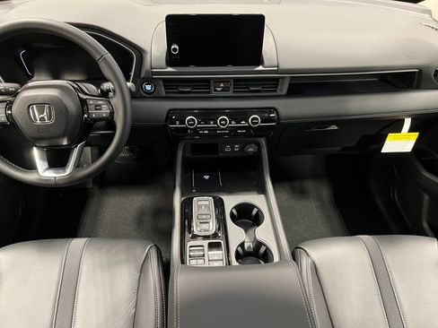 New 2025 Honda Pilot Touring image 22