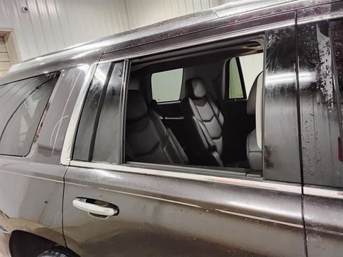 Used 2015 Cadillac Escalade Luxury image 27