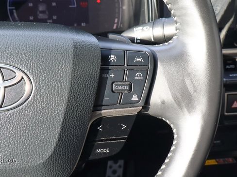 Used 2025 Toyota Camry SE image 25