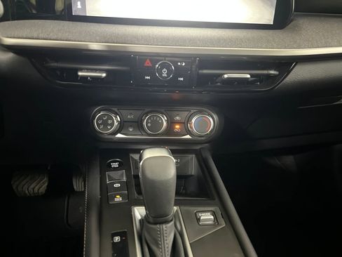 Used 2025 Nissan Kicks SV image 70