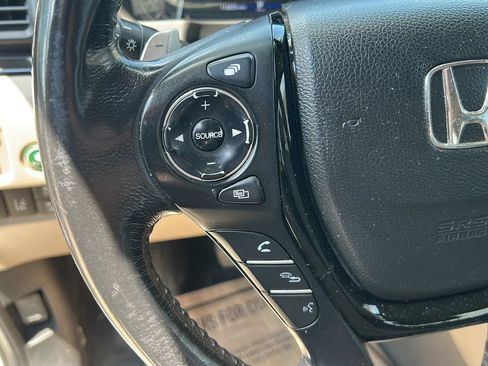 Used 2018 Honda Pilot Touring image 16