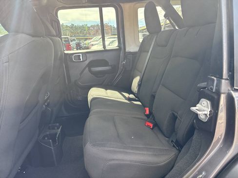 Used 2018 Jeep Wrangler Unlimited Sport S AWD/4WD image 16