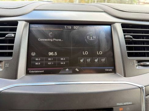 Used 2015 Lincoln MKS image 18