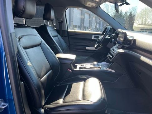 Used 2022 Ford Explorer XLT w/ Equipment Group 202A image 11