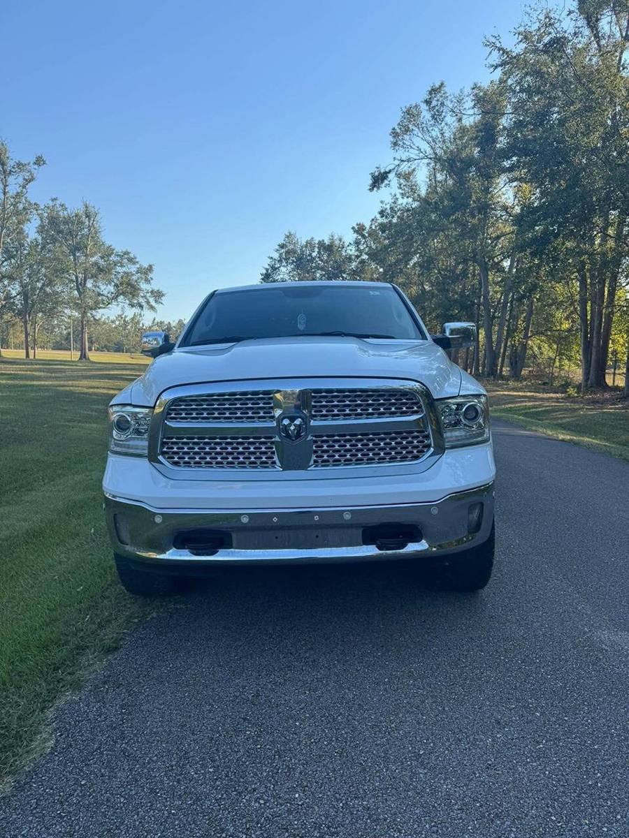 Used 2017 RAM 1500 Laramie w/ Convenience Group AWD/4WD image 3