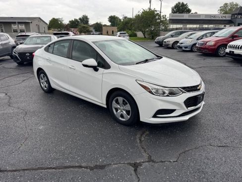 Used 2017 Chevrolet Cruze LS FWD image 10