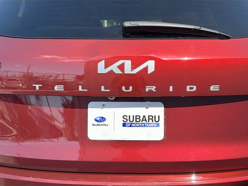 Used 2024 Kia Telluride EX w/ EX Captain's Chair Package FWD image 11