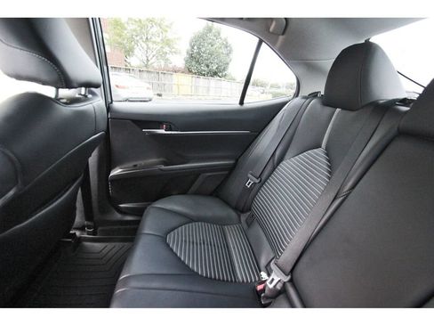 Used 2024 Toyota Camry SE FWD image 12