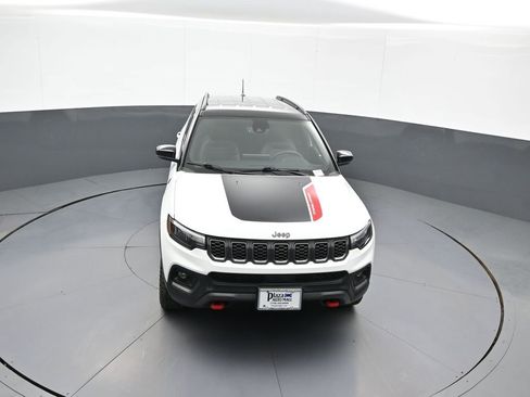 Used 2025 Jeep Compass Trailhawk AWD/4WD image 34