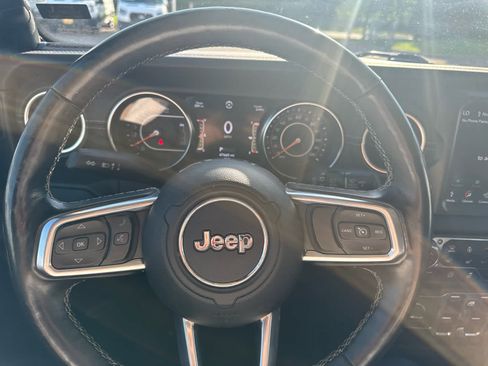 Used 2020 Jeep Wrangler Unlimited Sahara AWD/4WD image 7