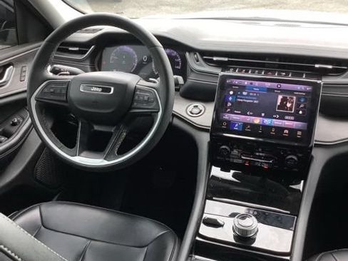 Used 2023 Jeep Grand Cherokee Limited AWD/4WD image 12