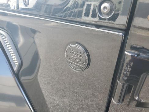 Used 2021 Jeep Gladiator Sport image 7