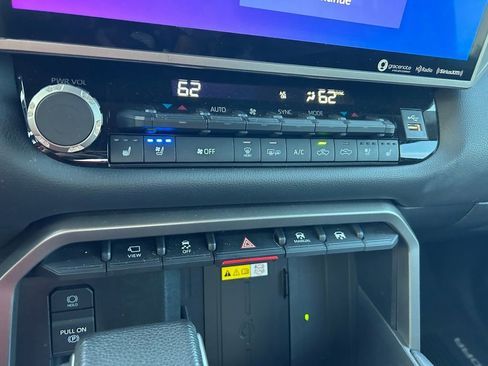 Used 2023 Toyota Tundra Limited image 27