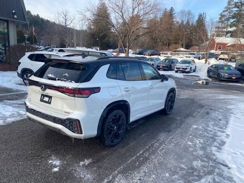 New 2025 Volkswagen Tiguan SE R-Line image 4