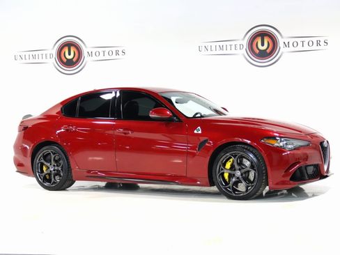 Used 2018 Alfa Romeo Giulia Quadrifoglio w/ Driver Assist Dynamic Package image 40