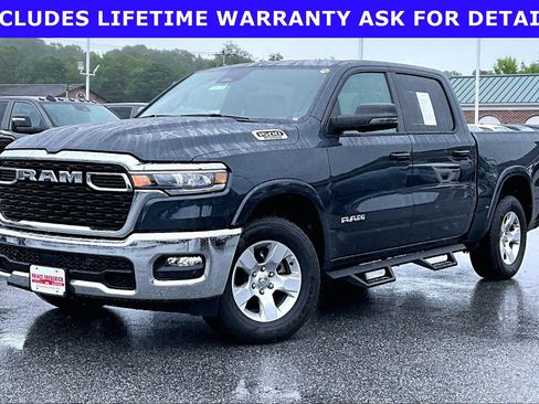 Used 2025 RAM 1500 Big Horn AWD/4WD image 3