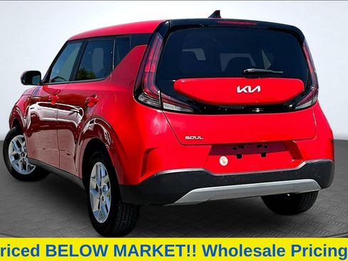 Used 2023 Kia Soul LX w/ LX Technology Package FWD image 4