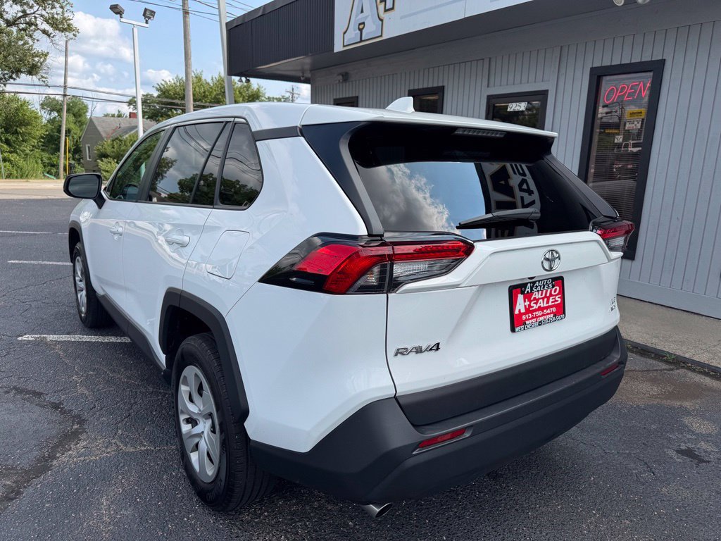 Used 2023 Toyota RAV4 LE AWD/4WD image 9