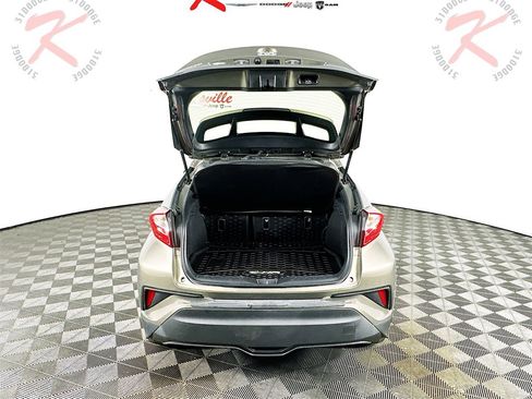 Used 2021 Toyota C-HR XLE image 29