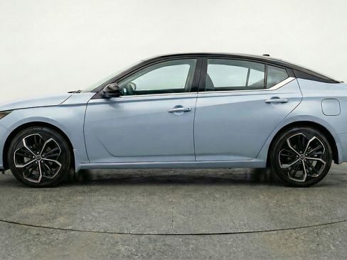 Used 2025 Nissan Altima 2.5 SR image 11