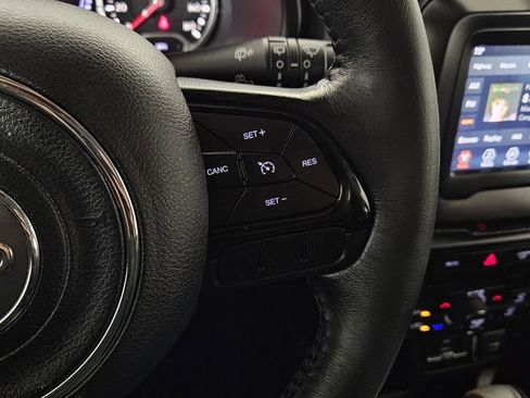 Used 2018 Jeep Renegade Altitude image 17