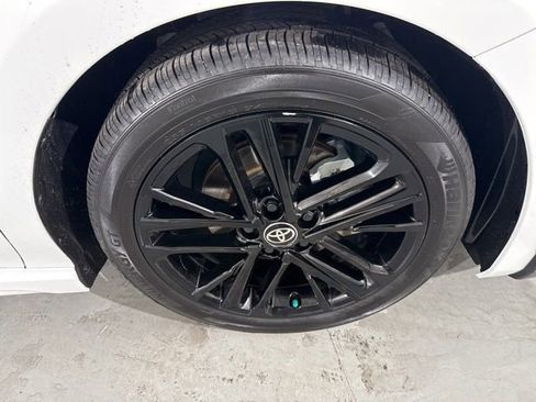 Used 2025 Toyota Camry SE image 17