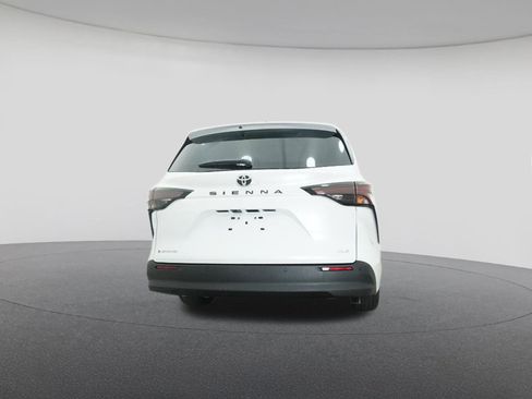 New 2026 Toyota Sienna XLE image 23