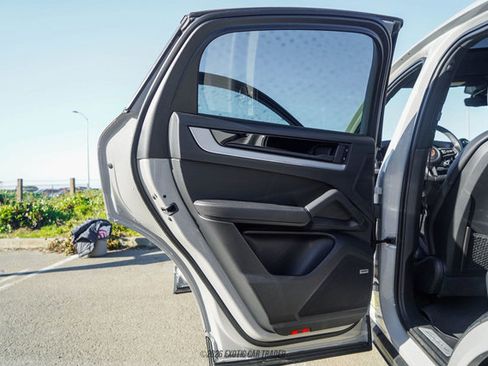 Used 2024 Porsche Cayenne S image 39