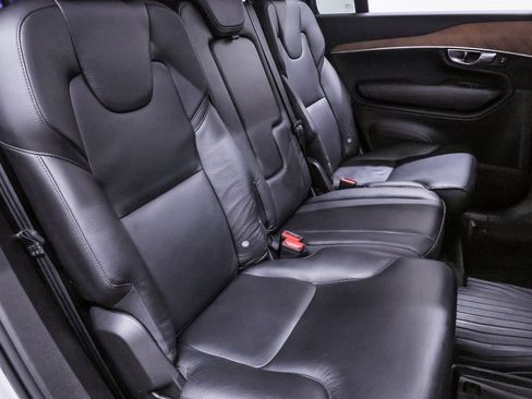 Used 2021 Volvo XC90 T6 Momentum w/ Advanced Package image 13