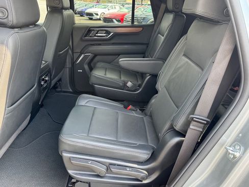 Used 2025 GMC Yukon Denali AWD/4WD image 14