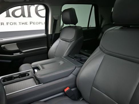 Used 2025 Ford Expedition Active AWD/4WD image 18