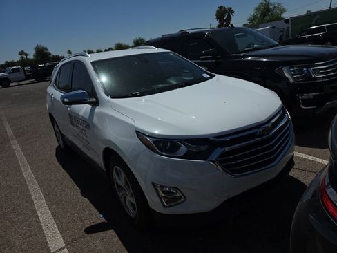Used 2021 Chevrolet Equinox Premier FWD image 2