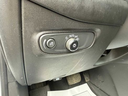 Used 2022 Chevrolet Equinox RS w/ RS Leather Package image 16