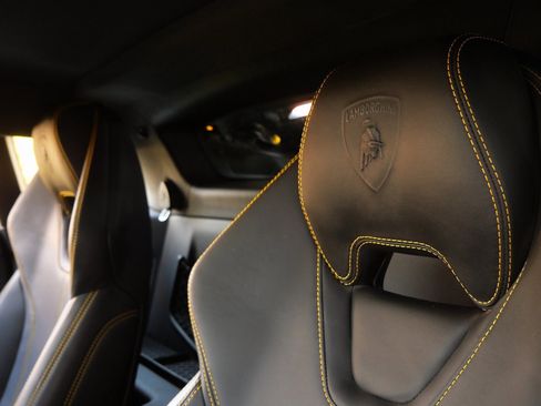 Used 2018 Lamborghini Huracan LP 580-2 image 19