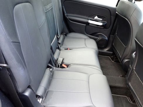 Used 2022 Mercedes-Benz GLB 250 4MATIC image 14