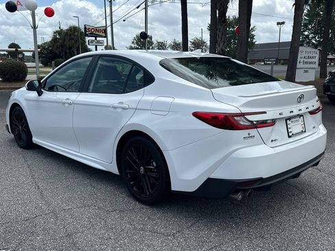 Certified 2025 Toyota Camry SE FWD image 5