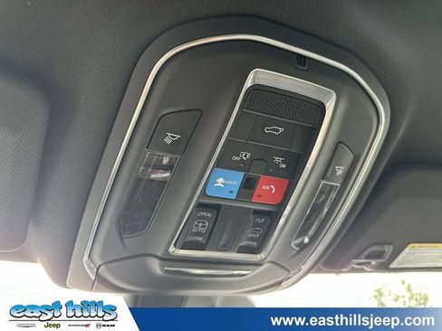 Used 2023 Jeep Grand Cherokee Altitude AWD/4WD image 35