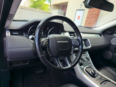Used 2017 Land Rover Range Rover Evoque SE image 15