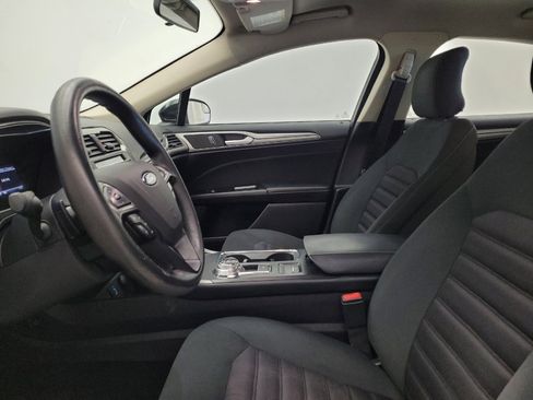 Used 2017 Ford Fusion SE w/ Fusion SE Technology Package image 17