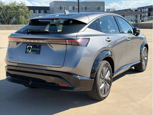 Used 2024 Nissan Ariya AWD image 12