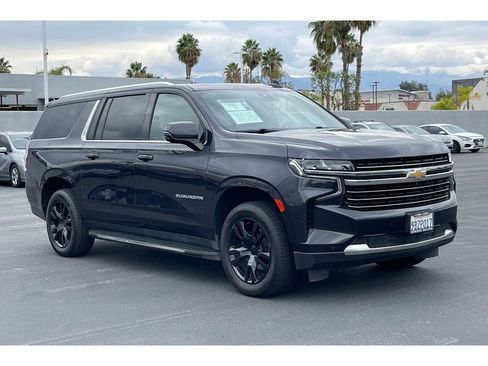 Used 2022 Chevrolet Suburban LT w/ Luxury Package image 9