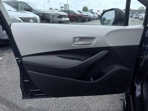 Used 2025 Toyota Corolla LE FWD image 11