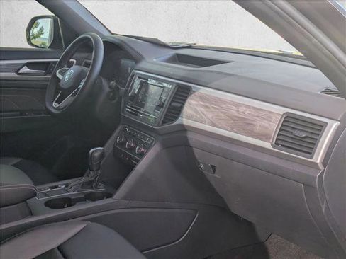 Used 2022 Volkswagen Atlas Cross Sport SE FWD image 21