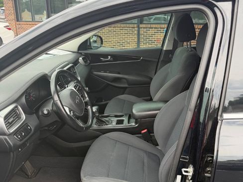Used 2019 Kia Sorento S FWD image 15