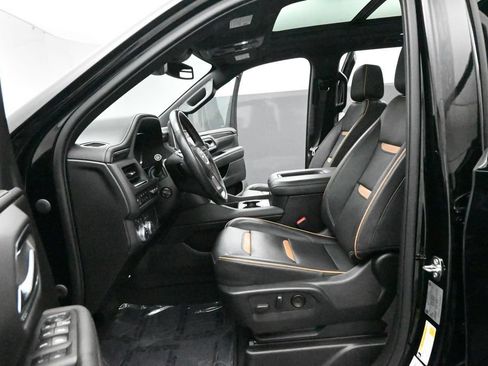 Used 2023 GMC Yukon XL AT4 w/ Technology Package AWD/4WD image 9