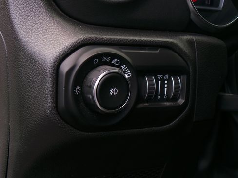 Used 2022 Jeep Wrangler Unlimited Sahara AWD/4WD image 26